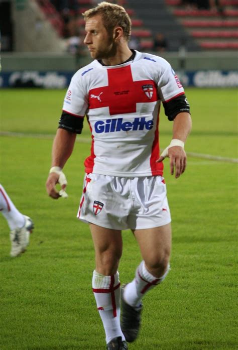 A mural of rugby league legend rob burrow, whose courageous fight against motor neurone disease (mnd) continues to inspire people from across the world is set for completion in leeds city centre later this week. Rob Burrow - Wikipedia