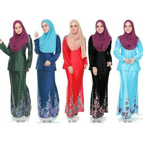 Bagi anda yang sedang mencari inspirasi model baju kurung muslim modern terutama model baju kurung melayu atau dengan nuasa batik,brokat, berikut 29 model. BAJU KURUNG BLOUSE MINI MODEN KEDAH CORAK BATIK PRINTED ...