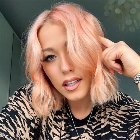 Amelia Lily Height Weight Age Boyfriend Facts Biography