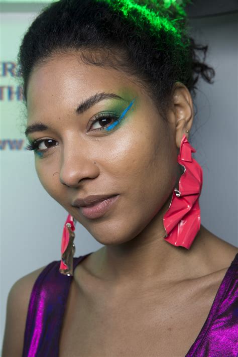The 8 Prettiest Fall Makeup Trends 2019 Has To Offer Thefashionspot