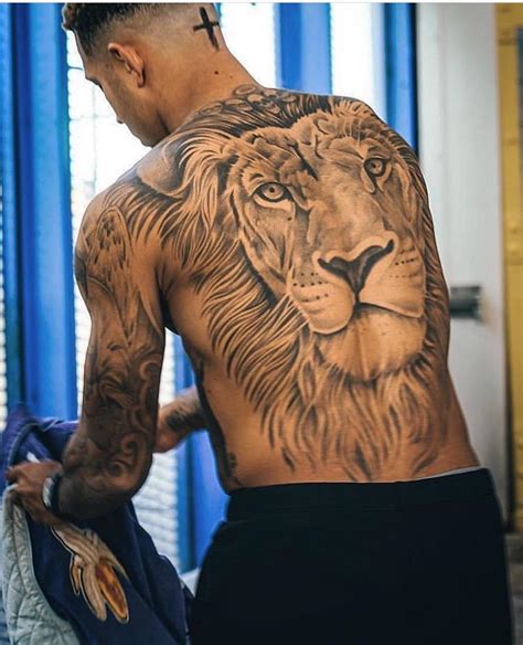 Memphis depay tattoo on hand. I LOVE THE TATTOOS! | Tatuagens de leão, Tatto de leao ...