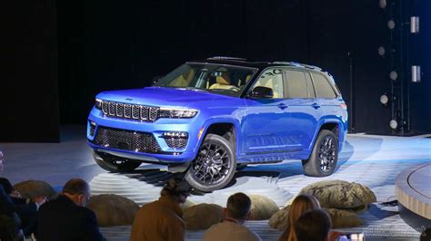 Jeep Grand Cherokee High Altitude 4xe Debuts In Hydro Blue Color