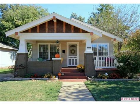 Love Craftsman Bungalows And Front Porches Craftsman Bungalow
