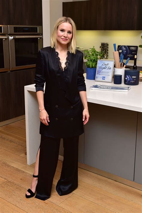 Learn all about the app ranked #1 in customer satisfaction with mobile credit card apps by j.d. Kristen Bell - American Express "A Perfect Night" 05/09/2019