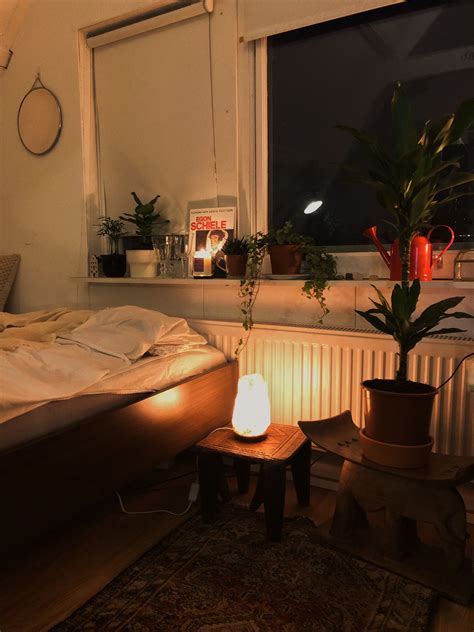 40+ indie room aesthetic ideas in 2021 | indie … перевести эту страницу. #homedecor #bedroom #plants #schiele #saltlamp #indie # ...