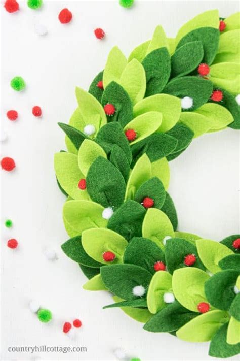 Diy Christmas Felt Wreath With Felt Poinsettia 2 Ways