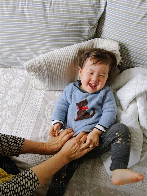 Toddler Laughing Del Colaborador De Stocksy Lauren Lee Stocksy