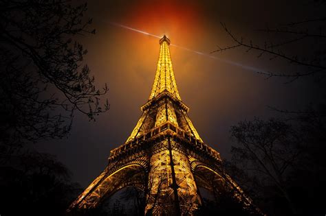 Скачать обои башня париж франция эйфелева башня ночь небо разрешение 2048x1365 100770