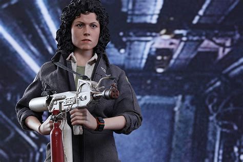 Ripley Fights On As Hot Toys Latest Sixth Scale Figure