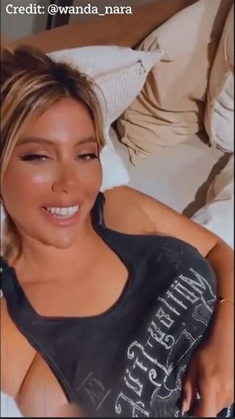 Wanda Nara Suffers Nip Slip Live On Instagram But Doesn T Notice For