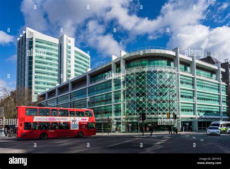 University College Hospital Uch London A London Bus Passes The