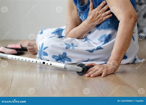 Elderly Woman Falling Down At Home Hearth Attack Stock Image Image Of People Female 122470943