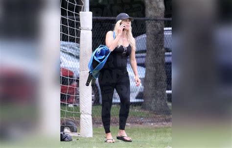 Tiger Woods Ex Wife Elin Nordegren Is Pregnant Shows Off Bump Pics