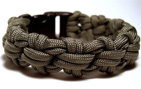 Make it so that the loop on the end is about 2 (5cm) long. Stormdrane's Blog: Cross Knot Paracord Bracelet and Watchband...