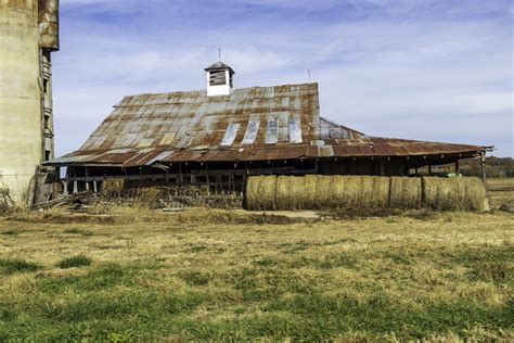 Old Abandoned Barn In Warren County Missouri Barn Abandoned Warren