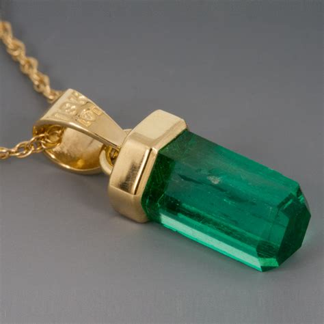 Pendant Emerald Crystal 18ky