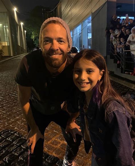The 9 Year Old Fan Meets Foo Fighters Drummer Taylor Hawkins And Plays