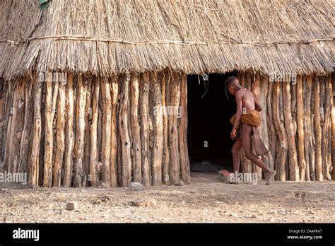 Himba Village Tribal Fotos Und Bildmaterial In Hoher Auflösung Alamy