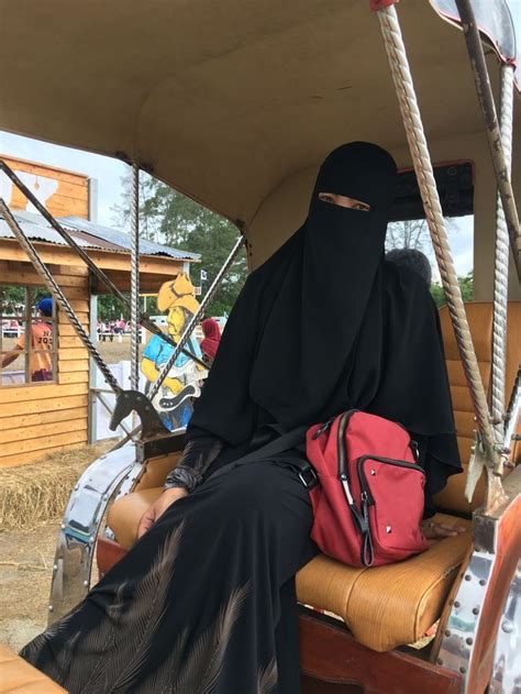 ปักพินโดย Nauvari Kashta Saree ใน Hijabi Queens