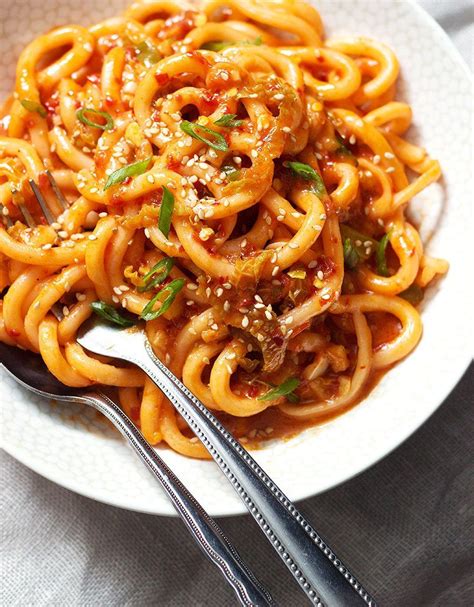 Udon Noodles Stir Fry With Kimchi Sauce Noodle Recipes Easy