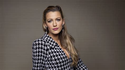 Stunning Blake Lively Is Wearing Black And White Printed Dress Facing