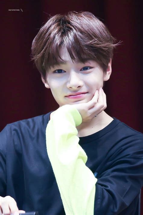 He holds the vocalist position, being one of the two members of the vocalracha unit. Biodata Stray Kids ⑅ in 2020 | Fake relationship, Kid ...