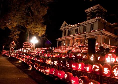 15 Over The Top Halloween Displays From Across America Stacker