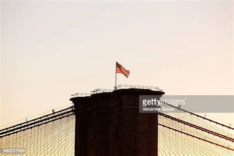 American Flag Waving Dramatic Fotografías E Imágenes De Stock Getty