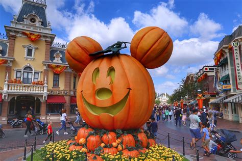 Take A Look At Halloween Time At The Disneyland Resort Photo Report