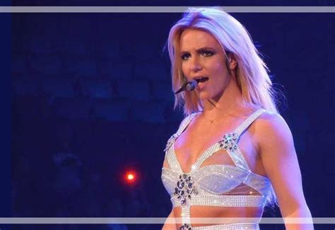 Nueva Canción De Britney Spears Swimming In The Stars