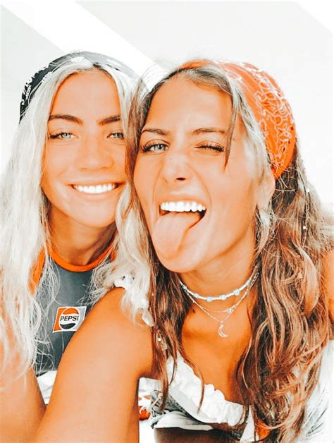 𝚎𝚍𝚒𝚝𝚎𝚍 𝚋𝚢 𝚛𝚎𝚒𝚗 𝚠𝚒𝚝𝚑 𝚖𝚢 𝚌𝚘𝚕𝚘𝚞𝚛𝚝𝚘𝚗𝚎 𝚙𝚛𝚎𝚜𝚎𝚝 Sisters Photoshoot Holiday
