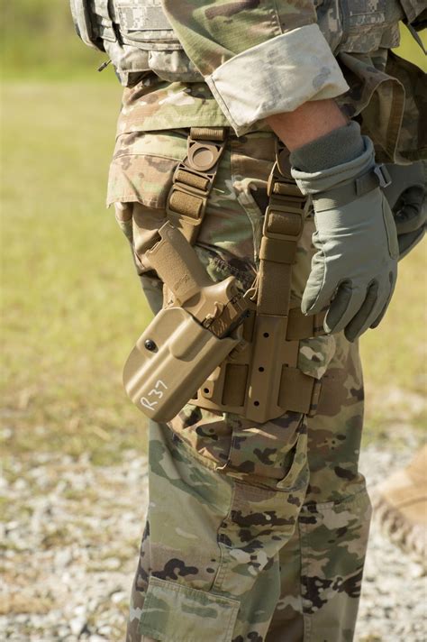 A Detailed Look At The Us Armys New M17 And M18 Handgun War News