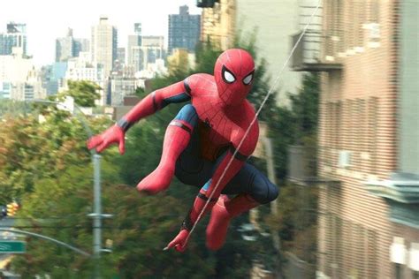 In Spider Man Homecoming 2017 You Can See Spider Man Swinging Through