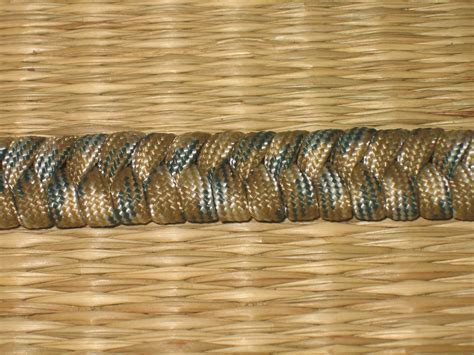 A flat paracord braid is used to make belts, purse handles and lanyards. EVERYTHING PARACORD UK: thai paracord roper; flat braided bracelet