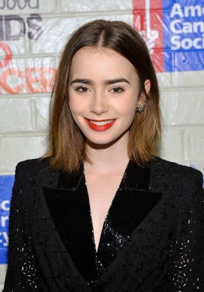 Lily Collins Medium Straight Cut Hairstyle Picture Trend Hairstyle