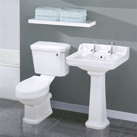 Santon Traditional Toilet And Basin Set