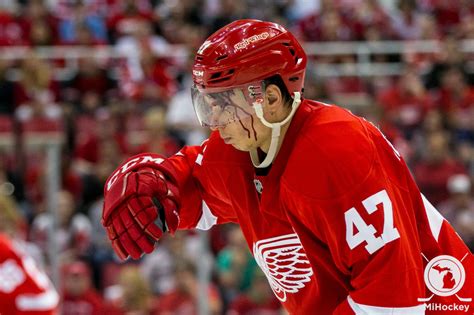 Red Wings re-sign Alexey Marchenko