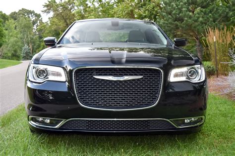 Review 2016 Chrysler 300 Limited