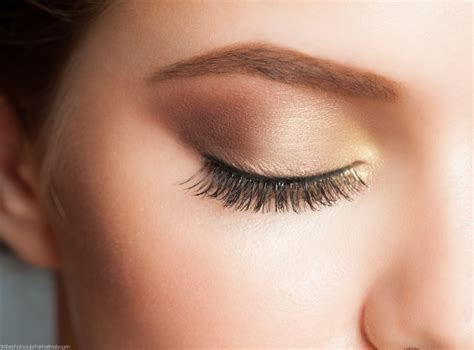 See more ideas about eyeshadow tutorial, makeup, makeup tutorial. How to Apply Your Eye Shadow Like a Pro - Frends Beauty Blog