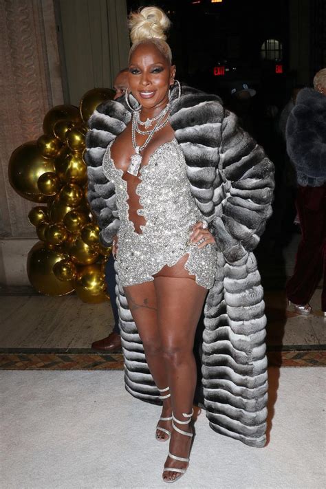 Mary J Blige Serves Up Sexy Style In Skin Baring Cutout Gown At 2023 Grammys