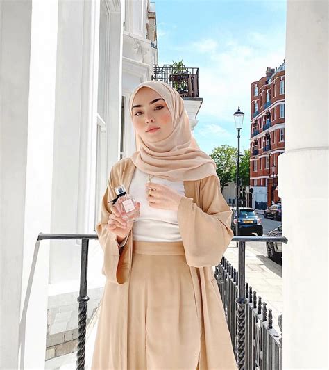 Baju Cream Cocok dengan Jilbab Warna Apa? Ini Mix and Match-nya