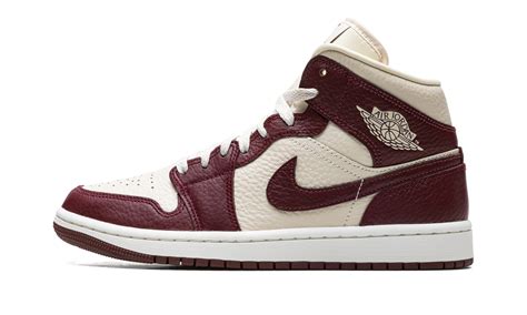 Купить Wmns Air Jordan 1 Split Cherrywood Red от 30800