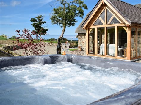 Enjoy A Break In This Traditional Welsh Cottage With Its Own Private Hot Tub Cottage Hot Tub