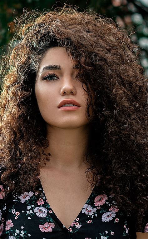 Girl Model Curly Hair Makeup Brunette Outdoor 950x1534 Wallpaper