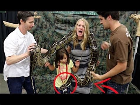 Huge Snake Wraps Around Pregnant Women Youtube