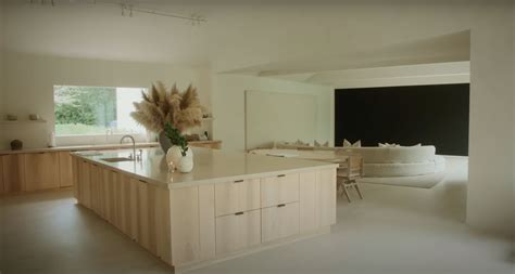 A Closer Look At Kim Kardashians Kitchen And Living Room In 2022 Kardashian Home Home Kim House