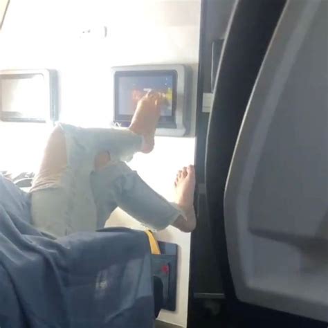 Plane Passengers Horrified At Womans Disgusting Act On Delta Flight Daily Star