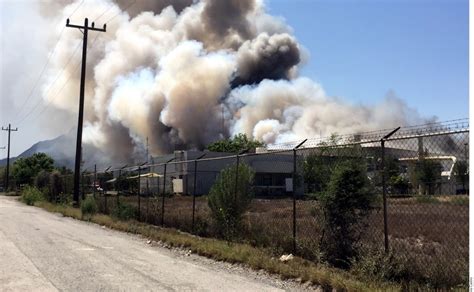 Incendio en santa catarina provoco desalojo de las empresas cercanas y cierres viales. Reportan incendio en empresa de Santa Catarina