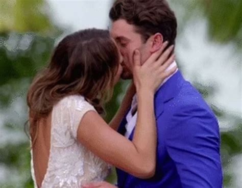 Who Wins The Bachelor The Compelling Kiss Theory That Determines Who