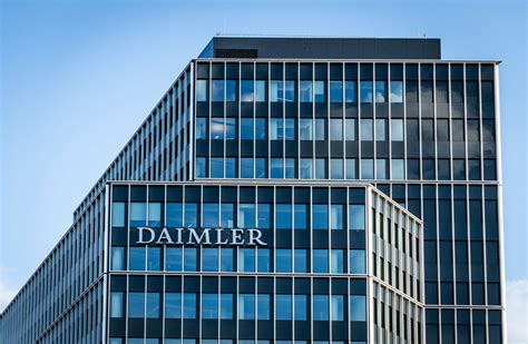 Daimler To Become Mercedes Benz Split Trucks Unit From Cars CarSifu